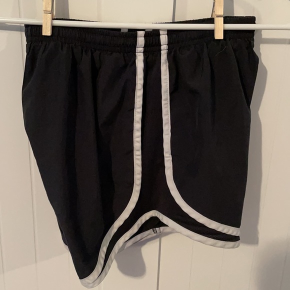 Nike Tempo XS black shorts white detail running - Picture 4 of 6